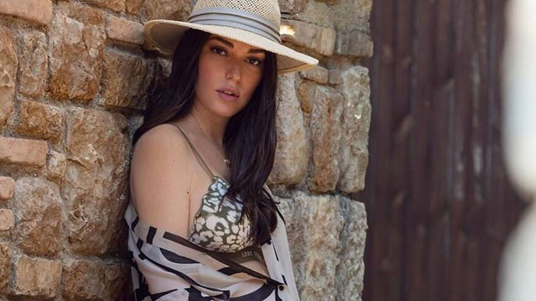 Η Ισμήνη Νταφοπούλου ποζάρει με φουσκωμένη κοιλίτσα και κλέβει τις εντυπώσεις!