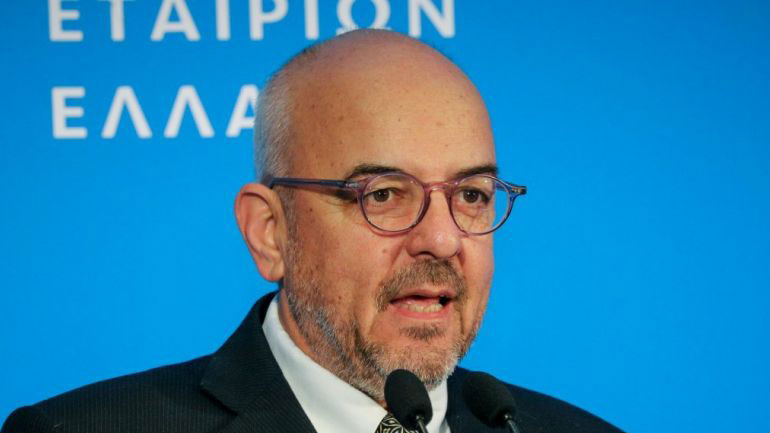 Πρωτοφανής επίθεση του βουλευτή Μπάμπη Παπαδημητρίου κατά των ξένων ανταποκριτών