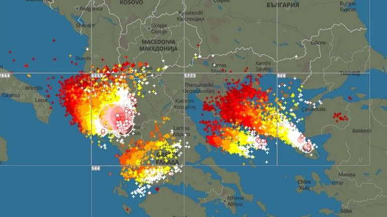 Συνολικά 5.000 κεραυνοί έπληξαν τη Β. Ελλάδα έως τα ξημερώματα