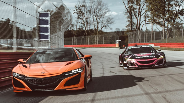Μάχη μεταξύ του Honda NSX και του αγωνιστικού NSX GT3 Evo