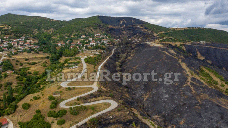 Φθιώτιδα: Εικόνες από drone – Μία ημέρα μετά την πυρκαγιά στο χωριό Δίβρη