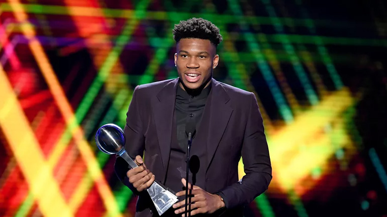 Ακόμη μία σημαντική διάκριση για τον Αντετοκούνμπο: Αναδείχθηκε κορυφαίος αθλητής στις ΗΠΑ