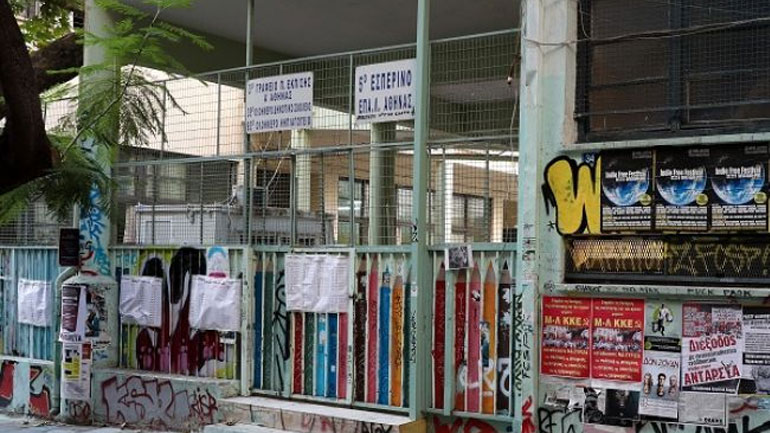 Ταυτοποιήθηκε 16χρονος για την επίθεση στο εκλογικό τμήμα των Εξαρχείων