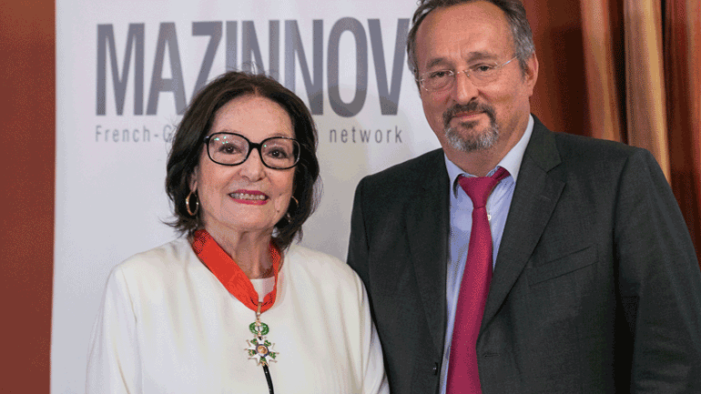 Παρασημοφόρηση της Νάνας Μούσχουρη από τη Γαλλική Δημοκρατία