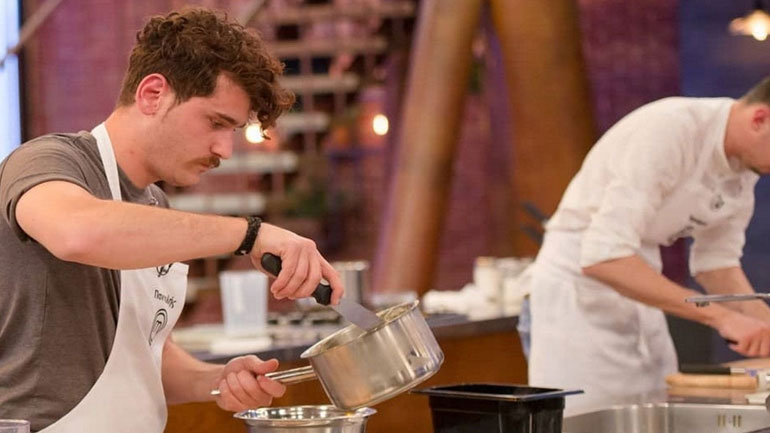 O Παντελής Βούρος αποκαλύπτει αν είναι ερωτευμένος!