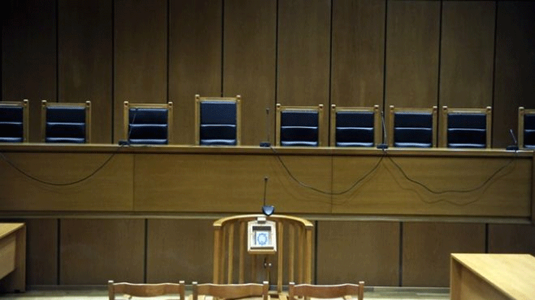 Λαμία: Λυκειάρχης πυροβόλησε και άφησε παράλυτο γάτο – Kαταδικάστηκε σε 16 μήνες φυλακή