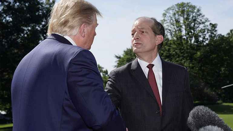 ΗΠΑ: Παραιτήθηκε ο υπουργός Εργασίας Άλεξ Ακόστα λόγω της εμπλοκής του στο σκάνδαλο Επστάιν