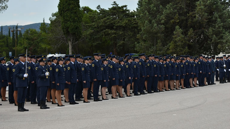 Τα πτυχία στους νέους και νέες σμηνίες επέδωσε ο αρχηγός ΓΕΑ