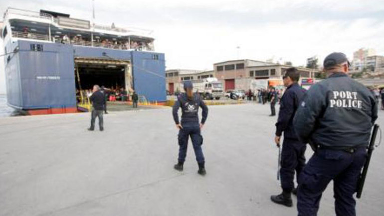 Σύλληψη νεαρών αλλοδαπών χωρίς έγγραφα στο λιμάνι της Πάτρας