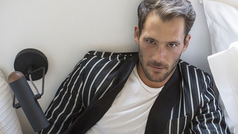 Αντίνοος Αλμπάνης: Το πρόβλημα υγείας που τον ανάγκασε να ξυρίσει το κεφάλι του