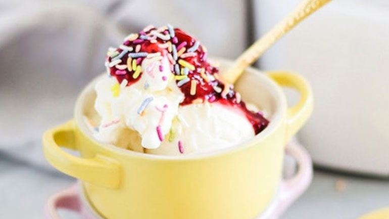 Εύκολο παγωτό γιαούρτι χωρίς παγωτομηχανή!