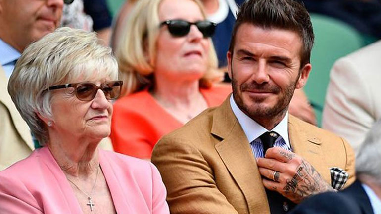 David Beckham: Κομψή εμφάνιση στο πλευρό της μητέρας του στο Wimbledon
