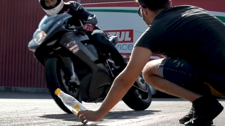#BottleCapChallenge: Με τον τρόπο της MV Agusta #BottleCapChallenge: Με τον τρόπο της MV Agusta