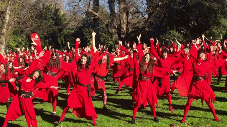 Wuthering Heights: Flashmobs από το Βερολίνο έως το Σίδνεϊ