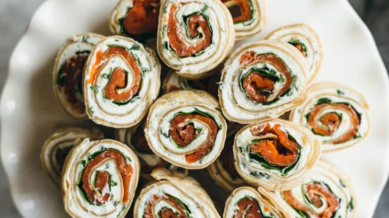 Τορτίγια με καπνιστό σολομό: Το ιδανικό σνακ για το γραφείο