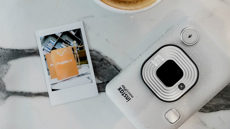 Στο Public η πρώτη αποκλειστική παρουσίαση της νέας σειράς Fujifilm Instax LiPlay