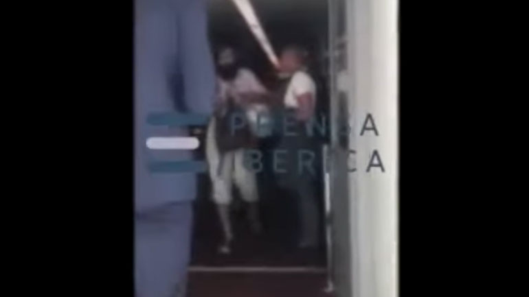 Νέο βίντεο από τον καβγά του Γ. Βαρουφάκη με αστυνομικό στο αεροδρόμιο του Παρισιού