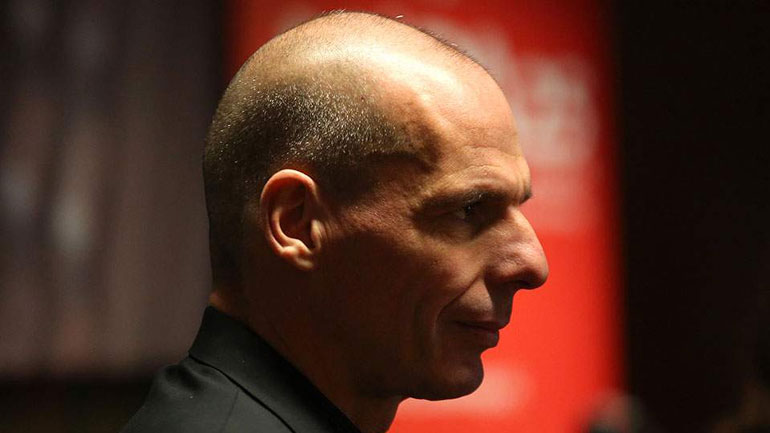 Βαρουφάκης: Ο Γάλλος αστυνομικός με πιάνει και με κολλάει στον τοίχο