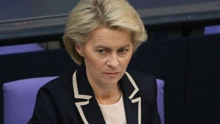 Παραιτείται από υπ. Άμυνας η Ούρσουλα φον ντερ Λάιεν ανεξαρτήτως του αποτελέσματος της ψηφοφορίας στο Ευρωκοινοβούλιο