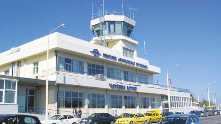 Μυτιλήνη: Συνελήφθη στο αεροδρόμιο με τμήματα από το απολιθωμένο δάσος