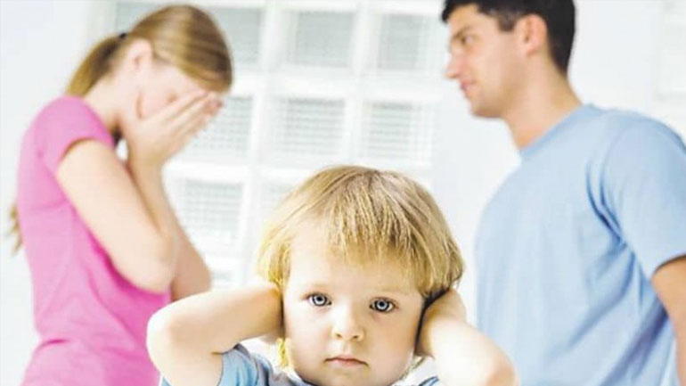 Τέσσερις λόγοι για να σταματήσετε να τσακώνεστε μπροστά στα παιδιά σας