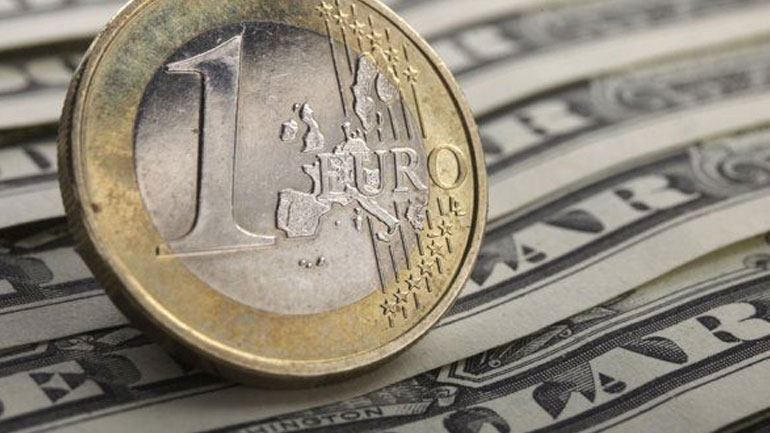 Το ευρώ σημειώνει πτώση σε ποσοστό 0,42% και διαμορφώνεται στα 1,1211 δολάρια