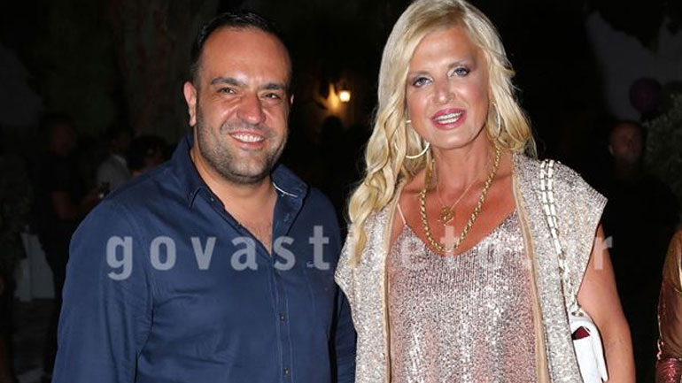 Μαρίνα Πατούλη: Βόλτα στα Ματογιάννια με καυτό σορτς!