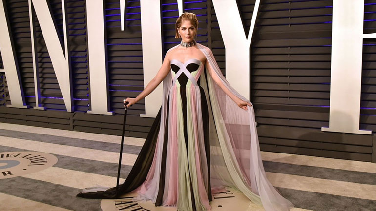 H σκληρή μάχη της Salma Blair με τη σκλήρυνση κατά πλάκας και το συγκινητικό video για τον γιο της