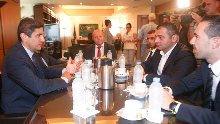 Συναντήθηκε με αξιωματούχους της UEFA και της FIFA ο Λευτέρης Αυγενάκης