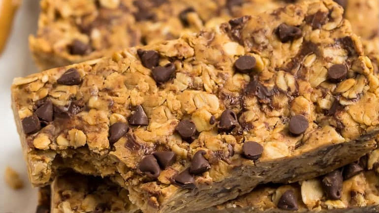 Μπάρες δημητριακών με φιστικοβούτυρο για ενέργεια όλη μέρα!