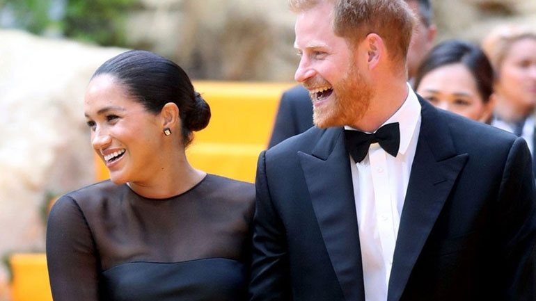 Απαστράπτουσα η Meghan Markle στο κόκκινο χαλί του «Lion King» με κοσμήματα Έλληνα σχεδιαστή!