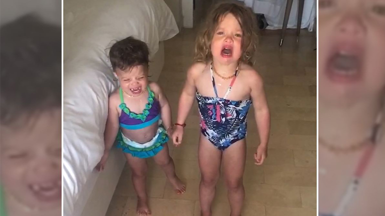 Μπαμπάς βρήκε το τέλειο τρικ για να σταματήσουν οι κόρες του να κλαίνε