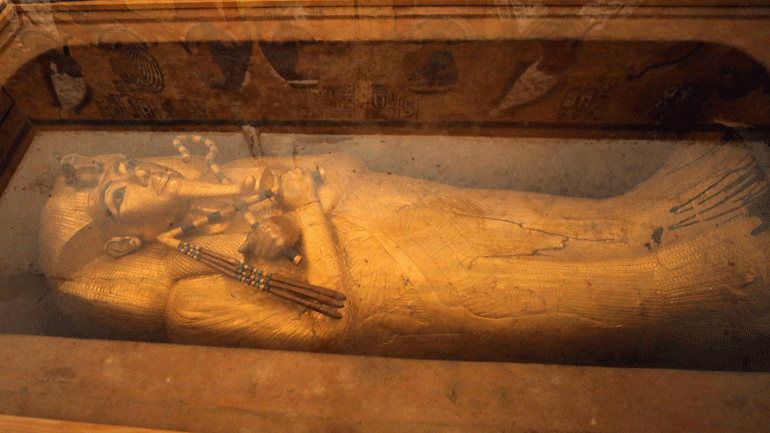 Αίγυπτος: Η επίχρυση σαρκοφάγος του Τουταγχαμών συντηρείται για πρώτη φορά στην ιστορία της