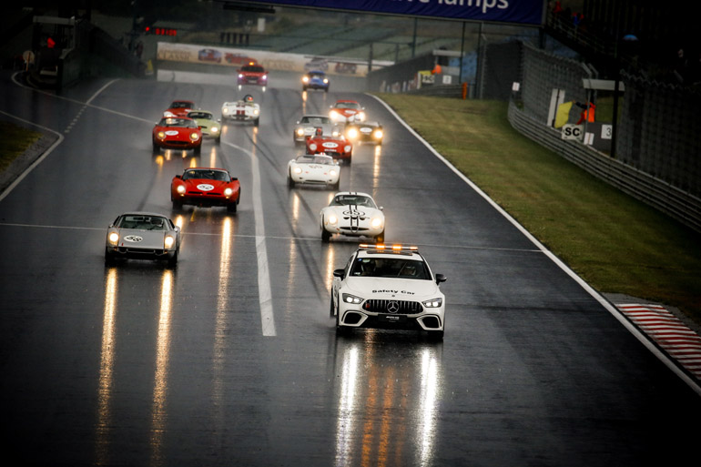 Σε τέτοιου είδους αγώνες υπάρχουν απρόοπτα και κάνει την εμφάνισή του και το αυτοκίνητο ασφαλείας...