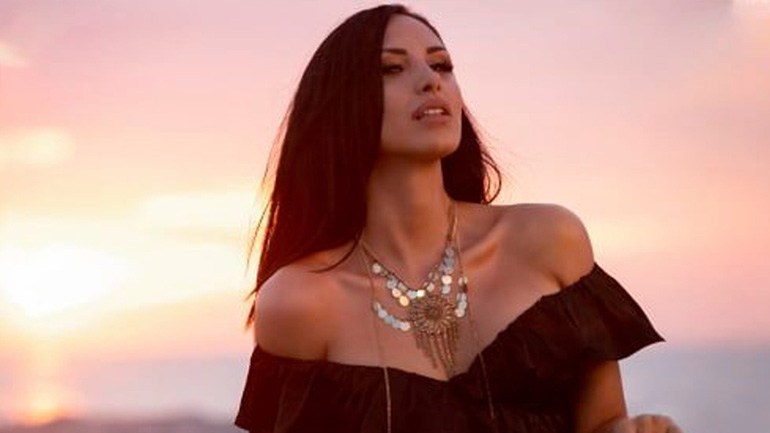 Λένα Ζευγαρά: Μεγάλη επιτυχία για τα νέα της τραγούδια!