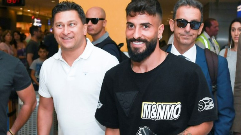 Στα γραφεία της ΑΕΚ για τις υπογραφές ο Βέρντε Στα γραφεία της ΑΕΚ για τις υπογραφές ο Βέρντε