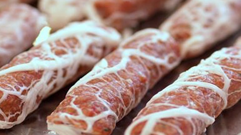 Κατάσχεση ληγμένων παραπροϊόντων κρέατος στον Πειραιά