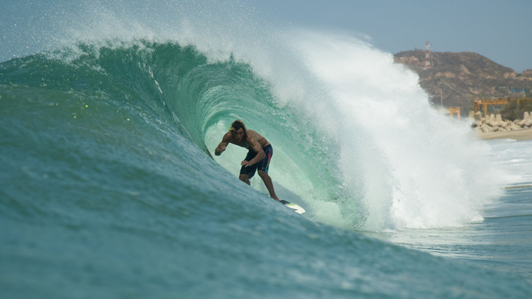 Οι 4 καλύτεροι σέρφερ του κόσμου δαμάζουν τα κύματα στο Μεξικό