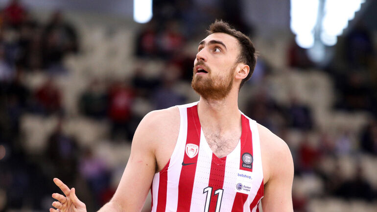 Μιλουτίνοφ: «Είμαι χαρούμενος στον Ολυμπιακό, δεν ξέρω τι θα γίνει στο μέλλον»