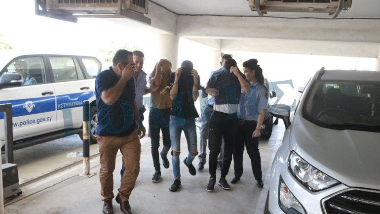 Κύπρος: Υπό κράτηση οι 12 Ισραηλινοί για υπόθεση ομαδικού βιασμού