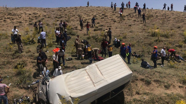 Τουρκία: Δεκατέσσερις νεκροί σε τροχαίο με μικρό λεωφορείο που μετέφερε μετανάστες