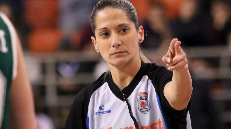 Μπάσκετ: Έτοιμη να «σφυρίξει» αγώνες Euroleague η Τσαρούχα