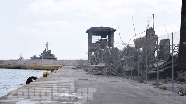 Εντολή Πλακιωτάκη να ασφαλιστεί η περιοχή στο λιμάνι του Πειραιά που κατέρρευσε από τον σεισμό