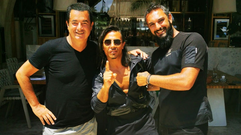 Acun Ilicali – Nusret Gökçe: Ξέγνοιαστες στιγμές στη Μύκονο για τους δύο φίλους