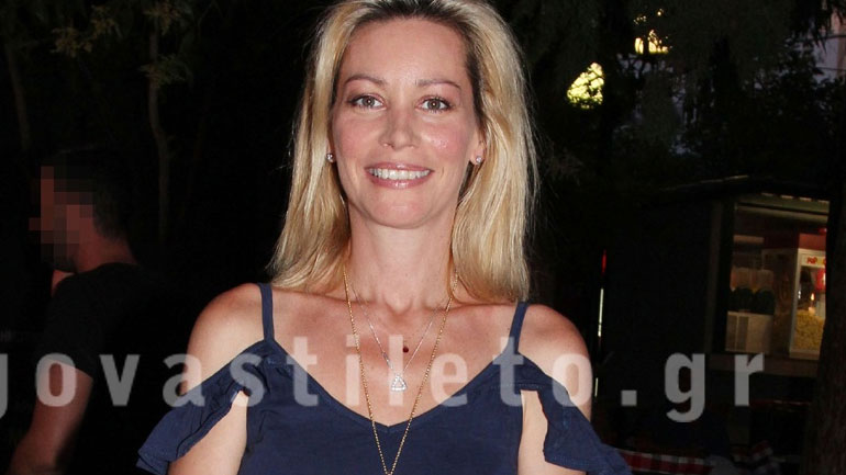 Άριελ Κωνσταντινίδη: Σπάνια βραδινή εμφάνιση στο θέατρο!