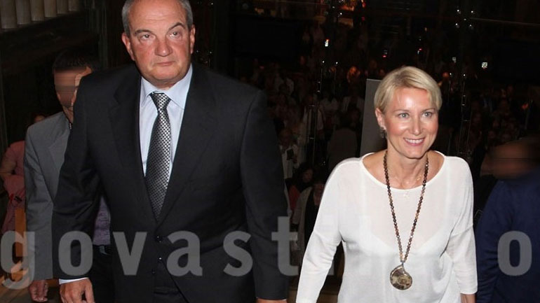 Η Νατάσα Παζαΐτη φωτογραφίζει την κόρη της Αλίκη!