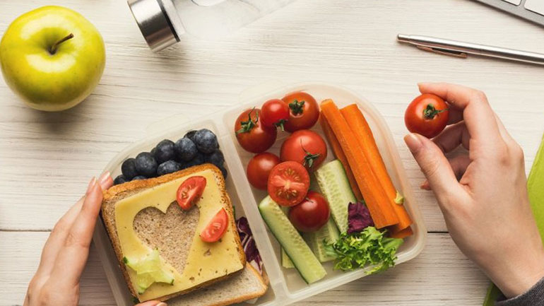 Έξι τροφές που καταπολεμούν τη δυσκοιλιότητα