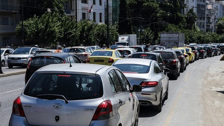 Ιδιαίτερα αυξημένη η κίνηση στους βασικούς οδικούς άξονες της Αττικής