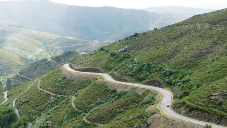 Ο καλύτερος δρόμος της Ευρώπης για σπορ αυτοκίνητα