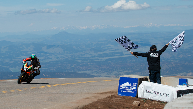 Pikes Peak 2019: Με Aprilia Tuono 1100 Factory στις κορυφές του Colorado!